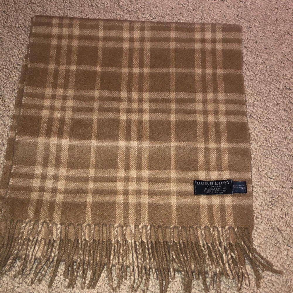 Burberry scarf 100 percent cashmere